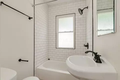 Bath - 200 Schultz Ave, Columbus, OH 43222 photo 1 of 1