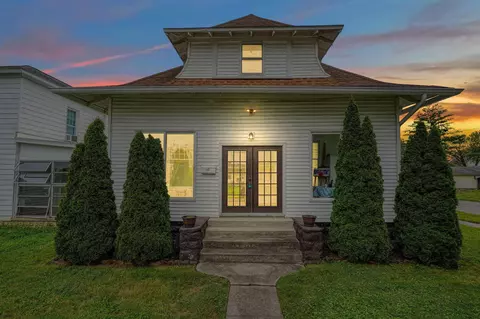 Exterior - 102 N Bennett Ave, Jackson, OH 45640 photo 1 of 9