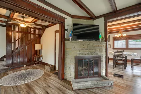 Entry Way - 102 N Bennett Ave, Jackson, OH 45640 photo 4 of 7