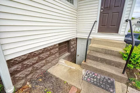 Exterior - 102 N Bennett Ave, Jackson, OH 45640 photo 4 of 9