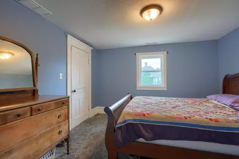Bedroom - 102 N Bennett Ave, Jackson, OH 45640 photo 3 of 4