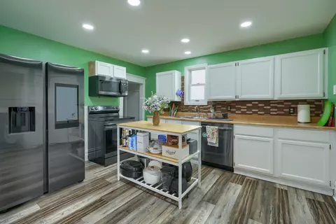 Kitchen - 102 N Bennett Ave, Jackson, OH 45640 photo 2 of 2