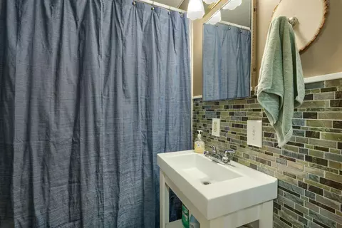 Bath - 102 N Bennett Ave, Jackson, OH 45640 photo 2 of 2