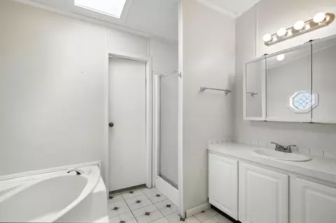 Bath - 2630 Dwight Rd, Springfield, OH 45503 photo 1 of 4