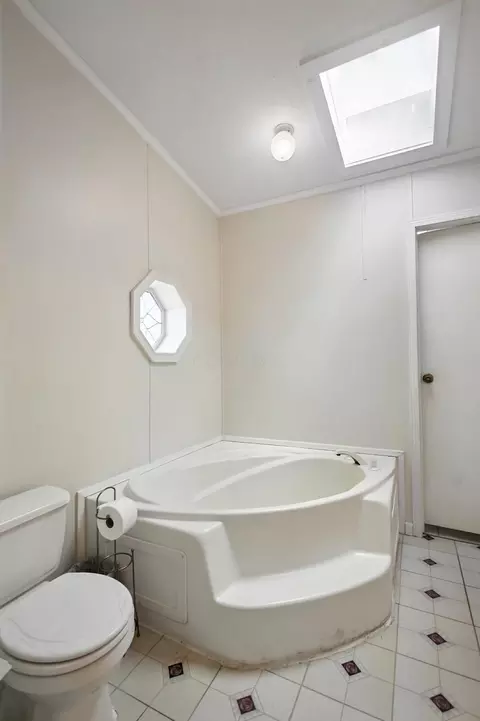 Bath - 2630 Dwight Rd, Springfield, OH 45503 photo 2 of 4