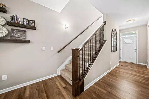 Entry Way - 208 Diverston Way, Delaware, OH 43015 photo 7 of 14