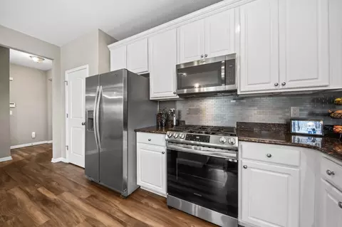Kitchen - 208 Diverston Way, Delaware, OH 43015 photo 5 of 5