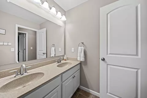 Bath - 208 Diverston Way, Delaware, OH 43015 photo 4 of 4