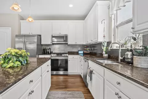 Kitchen - 208 Diverston Way, Delaware, OH 43015 photo 1 of 5