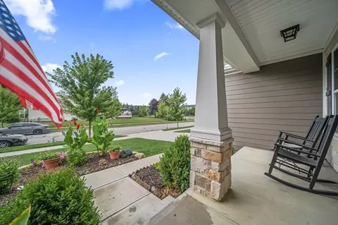 Exterior - 208 Diverston Way, Delaware, OH 43015 photo 11 of 24