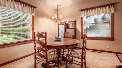 Dining - 206 Freeman Memorial Dr, Hebron, OH 43025 photo 2 of 3