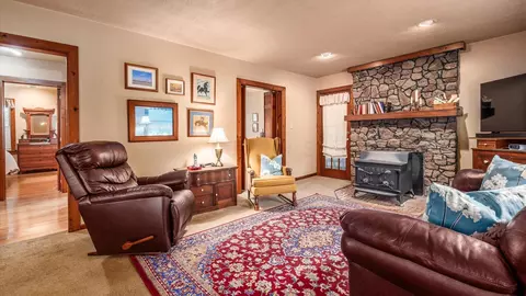 Living - 206 Freeman Memorial Dr, Hebron, OH 43025 photo 1 of 4