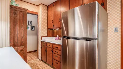 Kitchen - 206 Freeman Memorial Dr, Hebron, OH 43025 photo 5 of 7