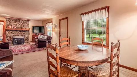 Dining - 206 Freeman Memorial Dr, Hebron, OH 43025 photo 3 of 3