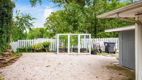 Exterior - 206 Freeman Memorial Dr, Hebron, OH 43025 photo 6 of 13