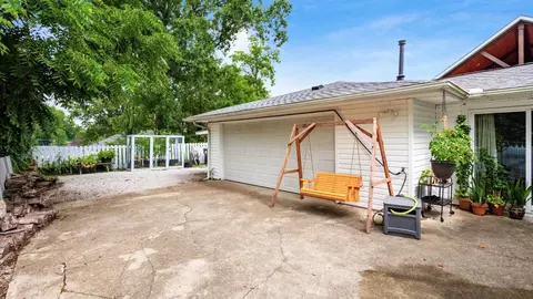 Exterior - 206 Freeman Memorial Dr, Hebron, OH 43025 photo 5 of 13