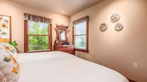 Bedroom - 206 Freeman Memorial Dr, Hebron, OH 43025 photo 2 of 6