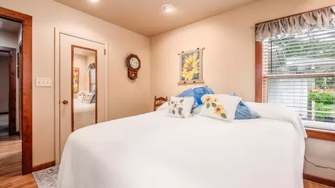 Bedroom - 206 Freeman Memorial Dr, Hebron, OH 43025 photo 3 of 6