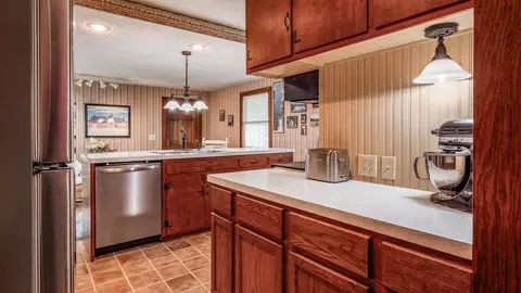 Kitchen - 206 Freeman Memorial Dr, Hebron, OH 43025 photo 4 of 7