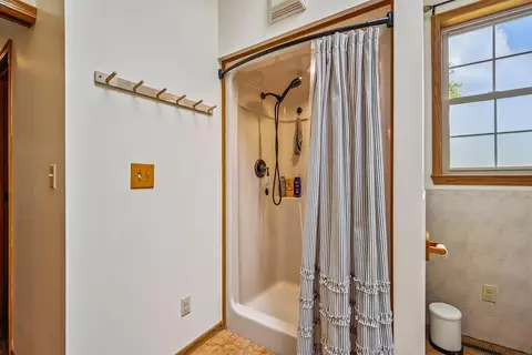 Bath - 7338 Prospect Dublin Rd, Prospect, OH 43342 photo 4 of 5