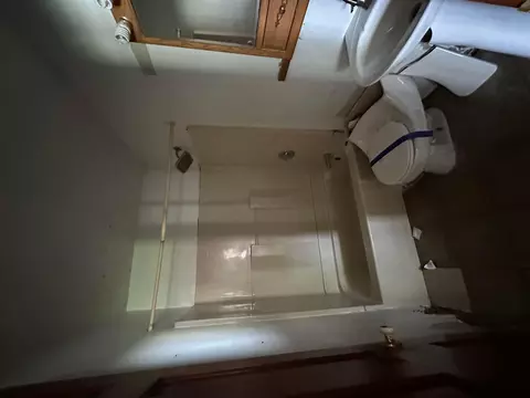 Bath - 1730 Damascus Ave, Springfield, OH 45506 photo 2 of 2