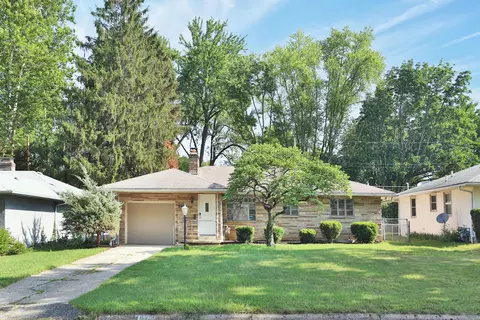 696 E Schreyer Pl, Columbus, OH 43214