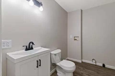 Bath - 539 E Union St, Circleville, OH 43113 photo 2 of 2