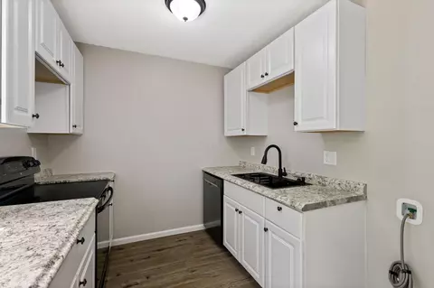 Kitchen - 539 E Union St, Circleville, OH 43113 photo 3 of 4