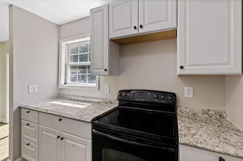 Kitchen - 539 E Union St, Circleville, OH 43113 photo 4 of 4