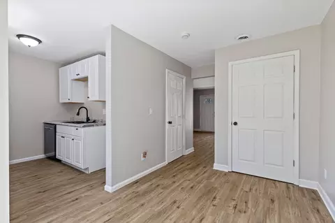 Entry Way - 539 E Union St, Circleville, OH 43113 photo 2 of 3