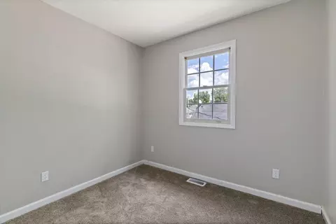 Bedroom - 539 E Union St, Circleville, OH 43113 photo 4 of 7