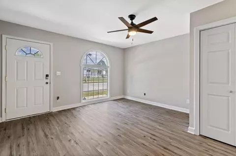 Living - 539 E Union St, Circleville, OH 43113 photo 3 of 4