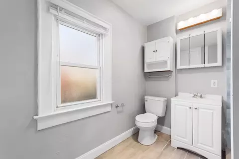 Bath - 198 E Maynard Ave, Columbus, OH 43202 photo 1 of 2