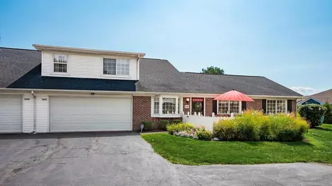 3940 Crestfield Dr, Groveport, OH 43125