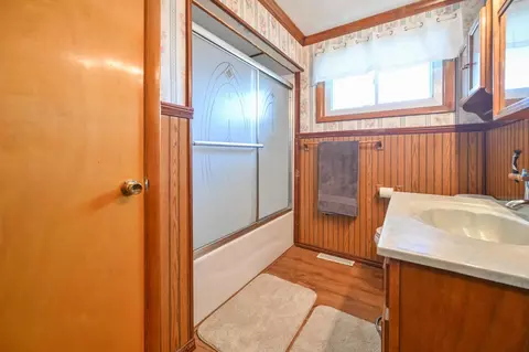 Bath - 4823 Ashley Dr, Springfield, OH 45503 photo 3 of 3