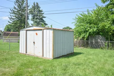Exterior - 4823 Ashley Dr, Springfield, OH 45503 photo 4 of 5