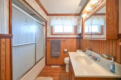 Bath - 4823 Ashley Dr, Springfield, OH 45503 photo 2 of 3