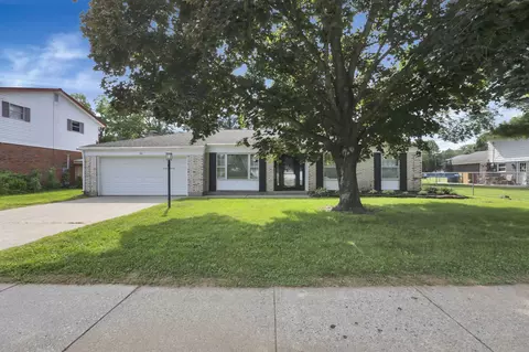 661 Robin Ln, Newark, OH 43055