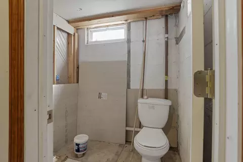 Bath - 3665 Etna St, Columbus, OH 43213 photo 3 of 3