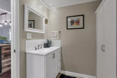 Bath - 3665 Etna St, Columbus, OH 43213 photo 1 of 3
