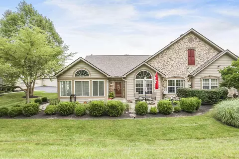 2077 Valentina Ln, Newark, OH 43055