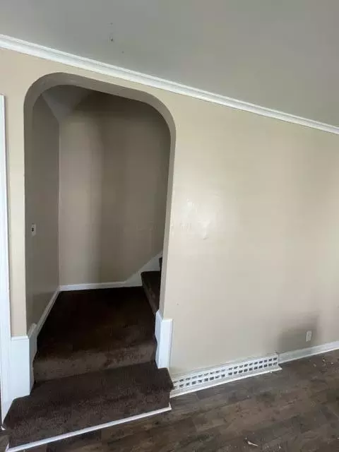 Entry Way - 551 Universal Ave, Marion, OH 43302 photo 1 of 2