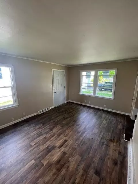 Living - 551 Universal Ave, Marion, OH 43302 photo 1 of 2