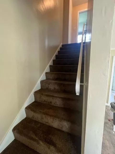 Entry Way - 551 Universal Ave, Marion, OH 43302 photo 2 of 2