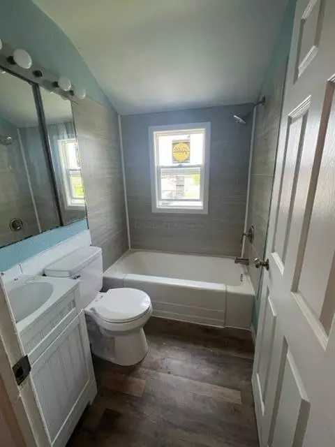 Bath - 551 Universal Ave, Marion, OH 43302 photo 1 of 1