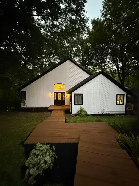 535 Green Acre Cir, Howard, OH 43028