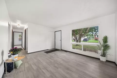 Living - 1950 Sturgeon St, Springfield, OH 45506 photo 2 of 2