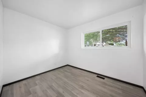 Bedroom - 1950 Sturgeon St, Springfield, OH 45506 photo 2 of 7