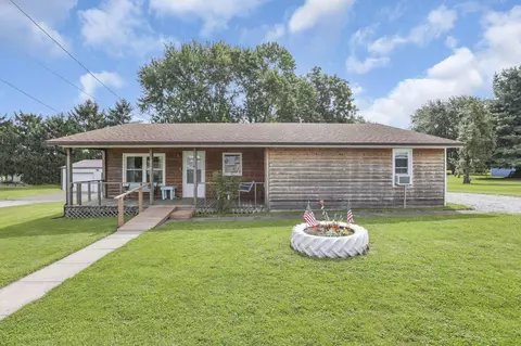 216 1st St, Pleasantville, OH 43148
