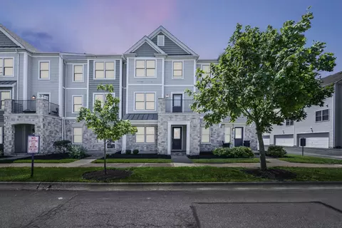 6023 Canyon Creek Dr #207, Dublin, OH 43016